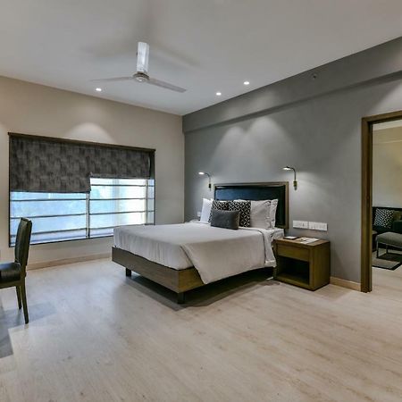 Sun-n-Sand Suites, Shirdi Bagian luar foto