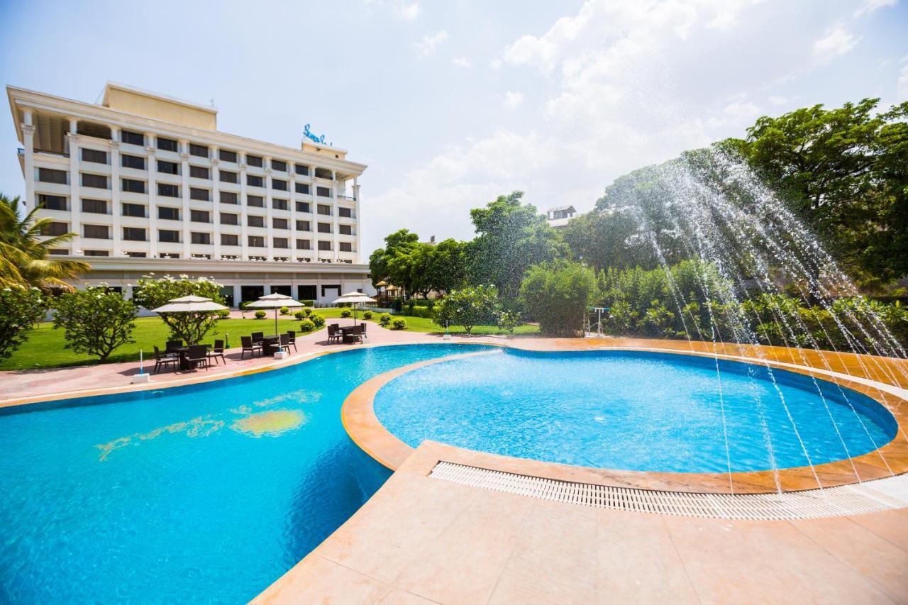 Sun-n-Sand Suites, Shirdi Bagian luar foto