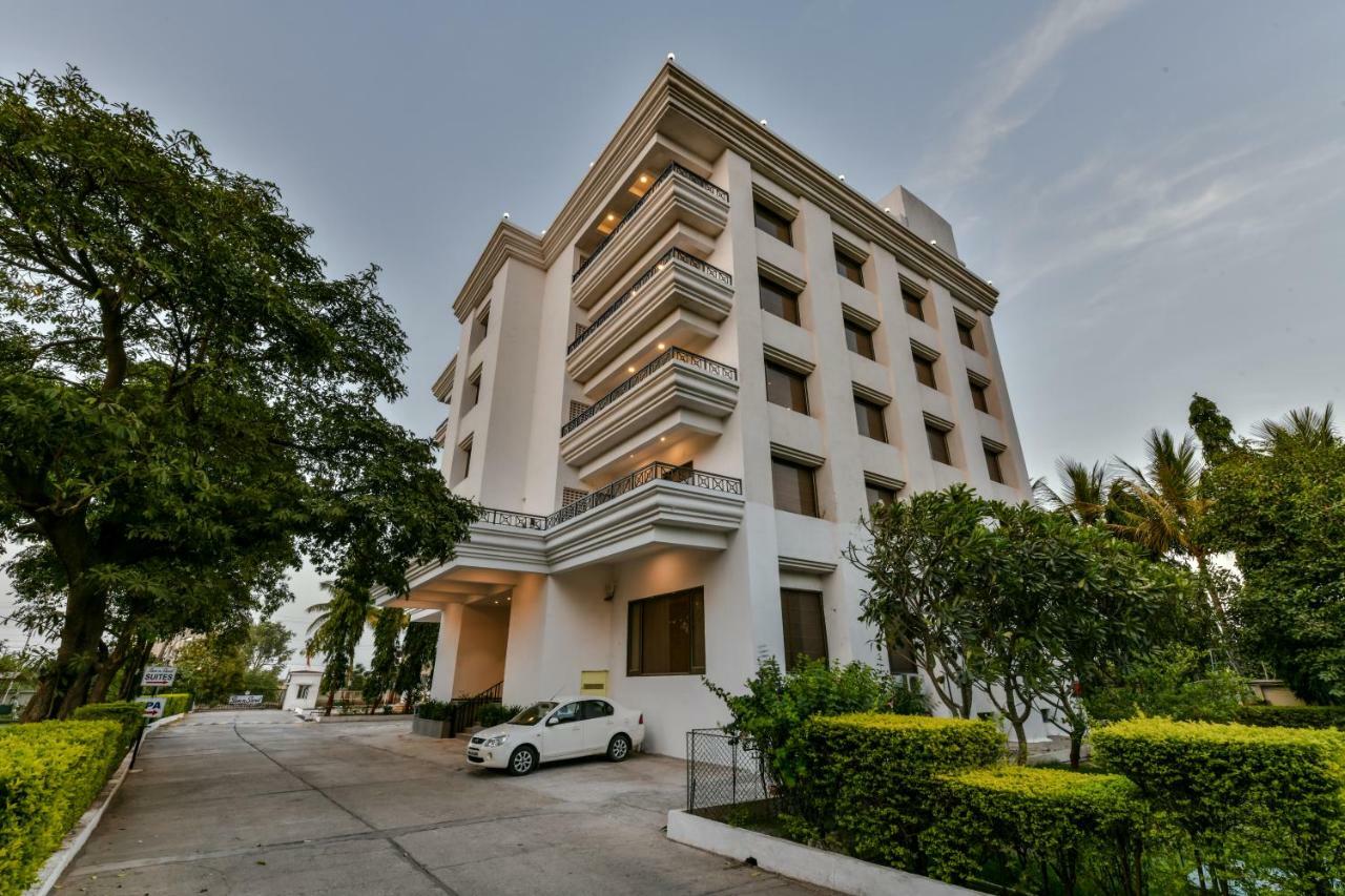 Sun-n-Sand Suites, Shirdi Bagian luar foto