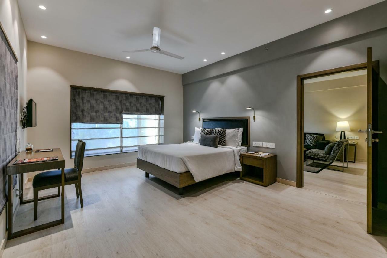 Sun-n-Sand Suites, Shirdi Bagian luar foto